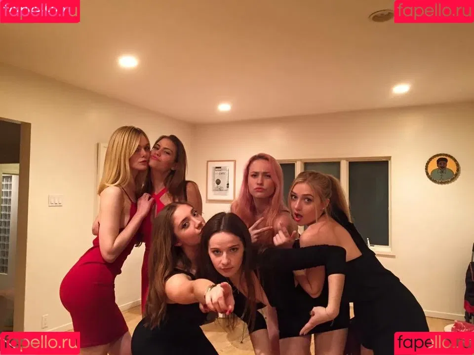 Elle Fanning / ellefanning Onlyfans Photo Gallery 