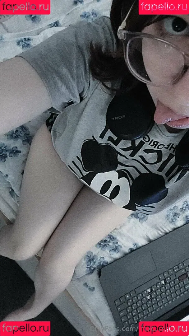 evagreenweb / imyournocebo Onlyfans Photo Gallery 