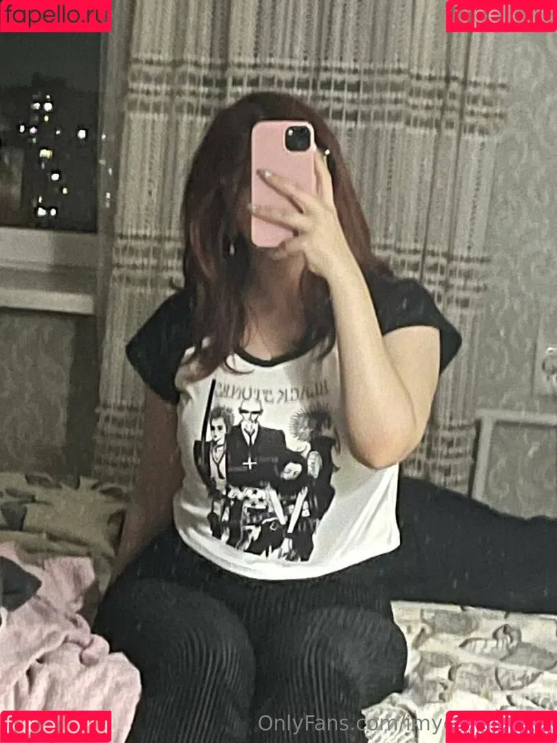 evagreenweb / imyournocebo Onlyfans Photo Gallery 