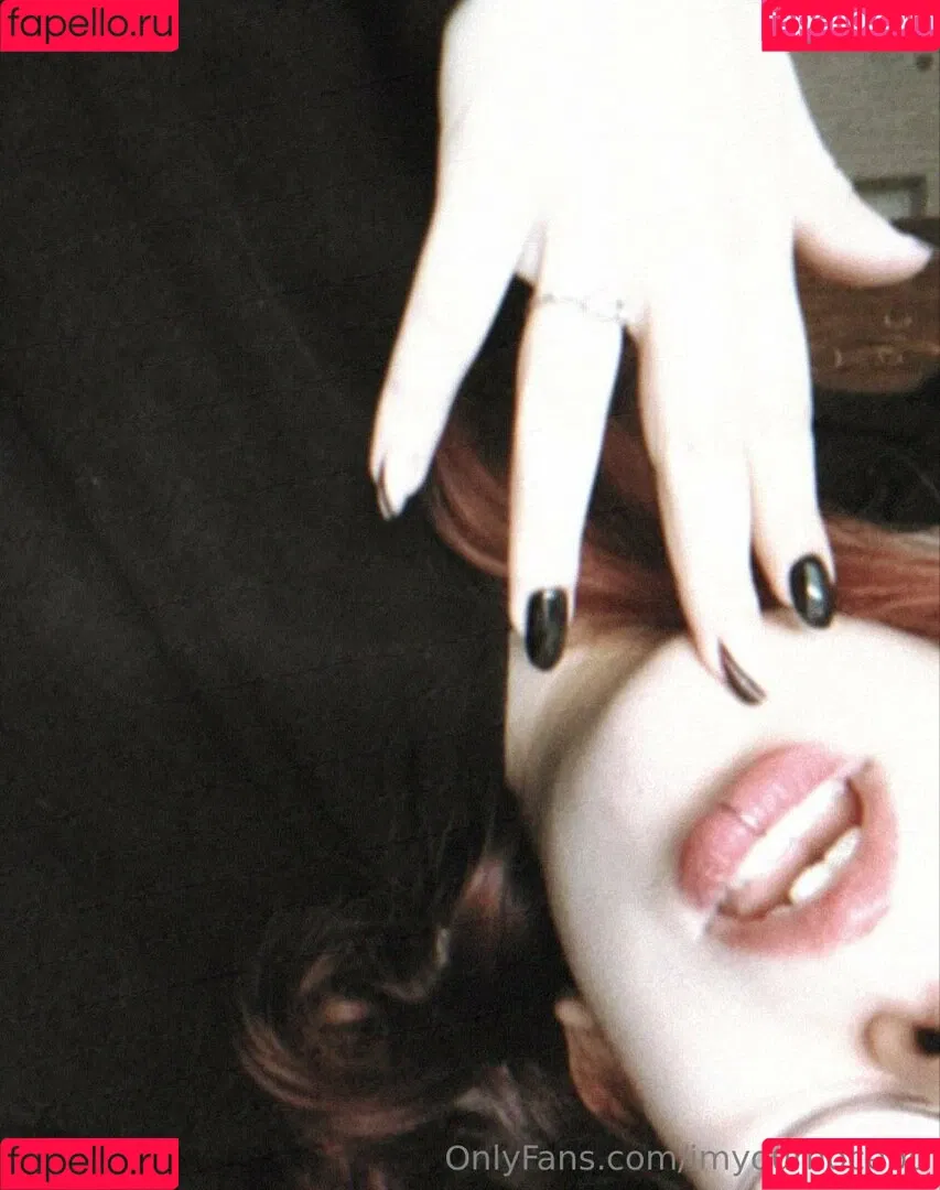 evagreenweb / imyournocebo Onlyfans Photo Gallery 