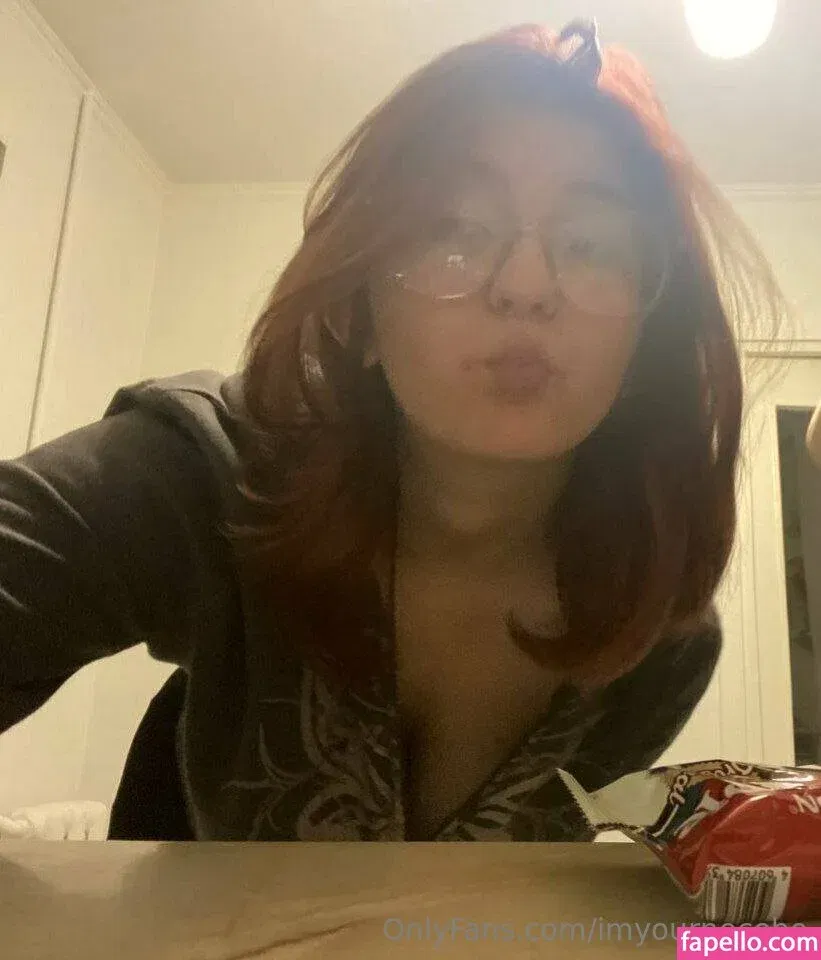 evagreenweb / imyournocebo Onlyfans Photo Gallery 