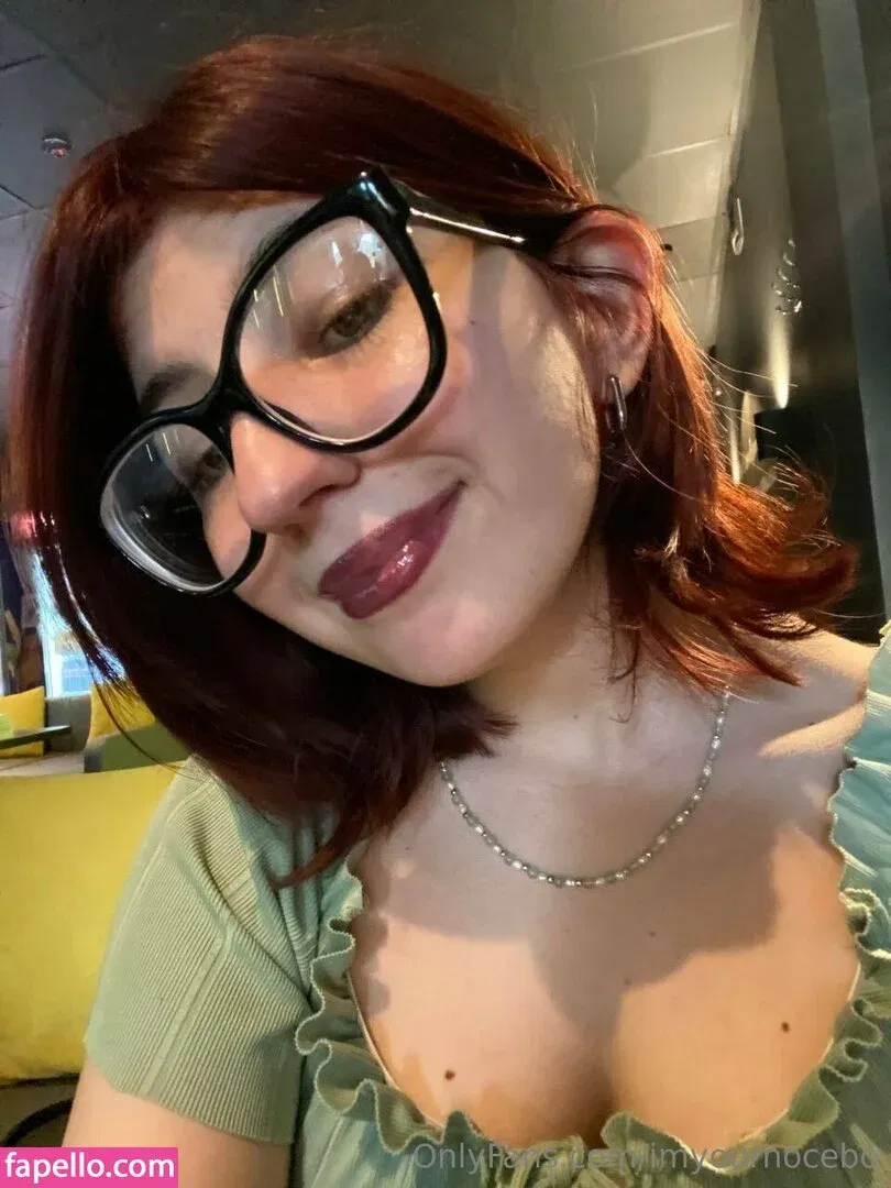 evagreenweb / imyournocebo Onlyfans Photo Gallery 