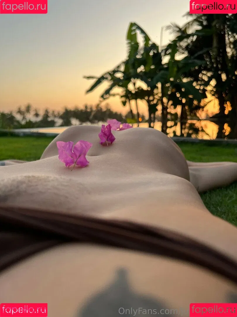 Julie Hielbert / julhbrt / julie_hielbert Onlyfans Photo Gallery 