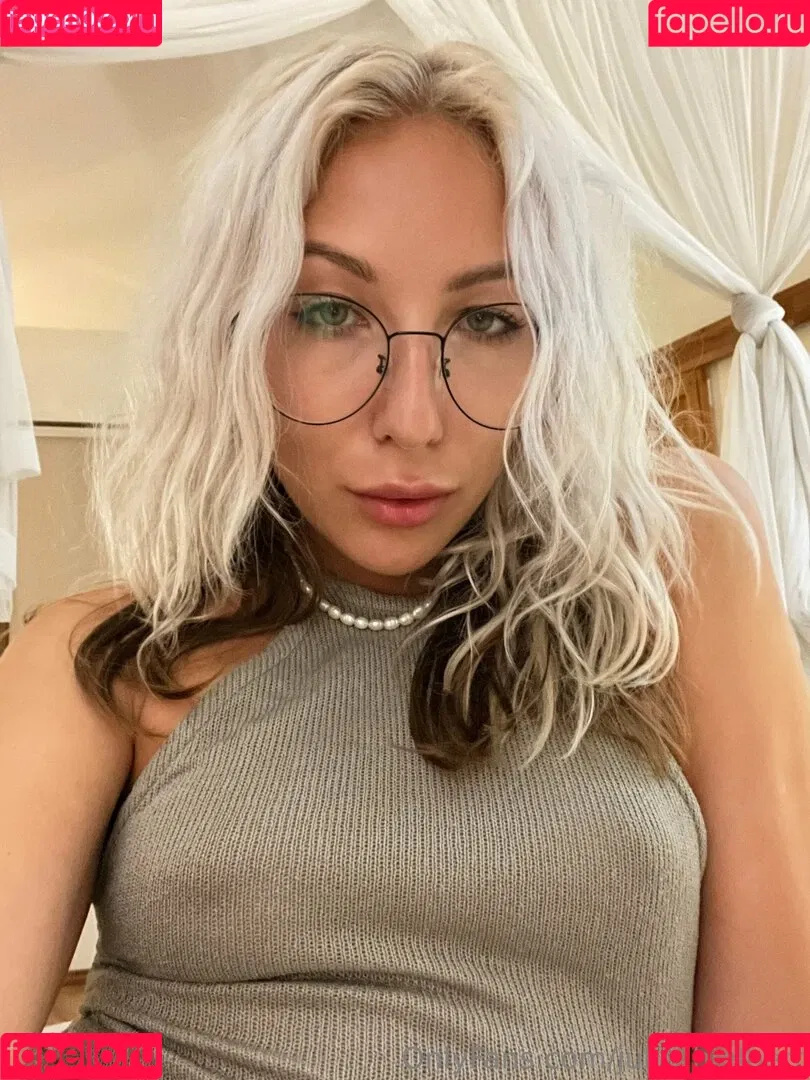 Julie Hielbert / julhbrt / julie_hielbert Onlyfans Photo Gallery 