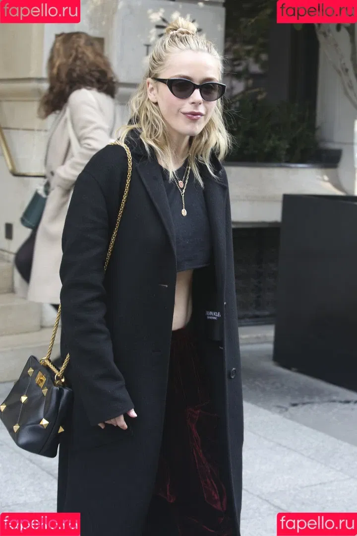 AdventuresSabrina / Kiernan Shipka / kiernanshipka Onlyfans Photo Gallery 