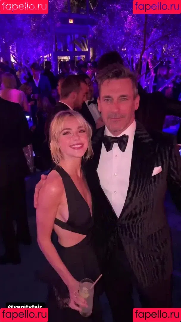 AdventuresSabrina / Kiernan Shipka / kiernanshipka Onlyfans Photo Gallery 