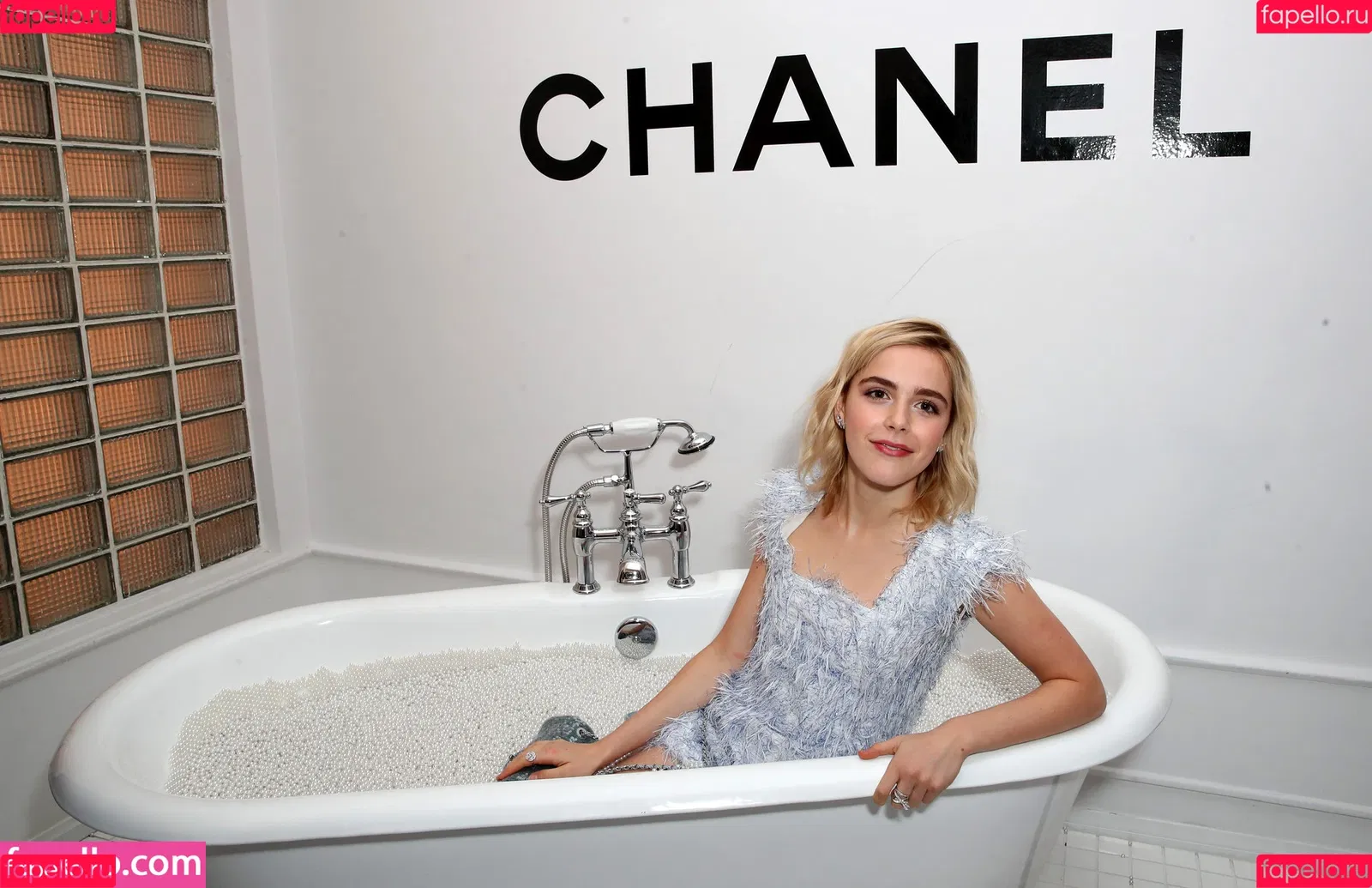 AdventuresSabrina / Kiernan Shipka / kiernanshipka Onlyfans Photo Gallery 