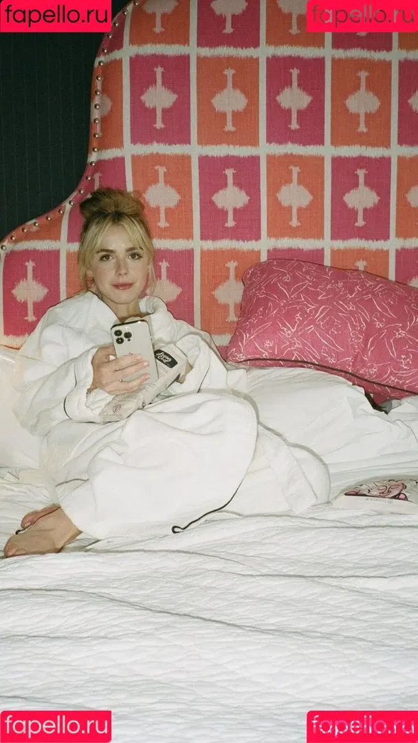 AdventuresSabrina / Kiernan Shipka / kiernanshipka Onlyfans Photo Gallery 