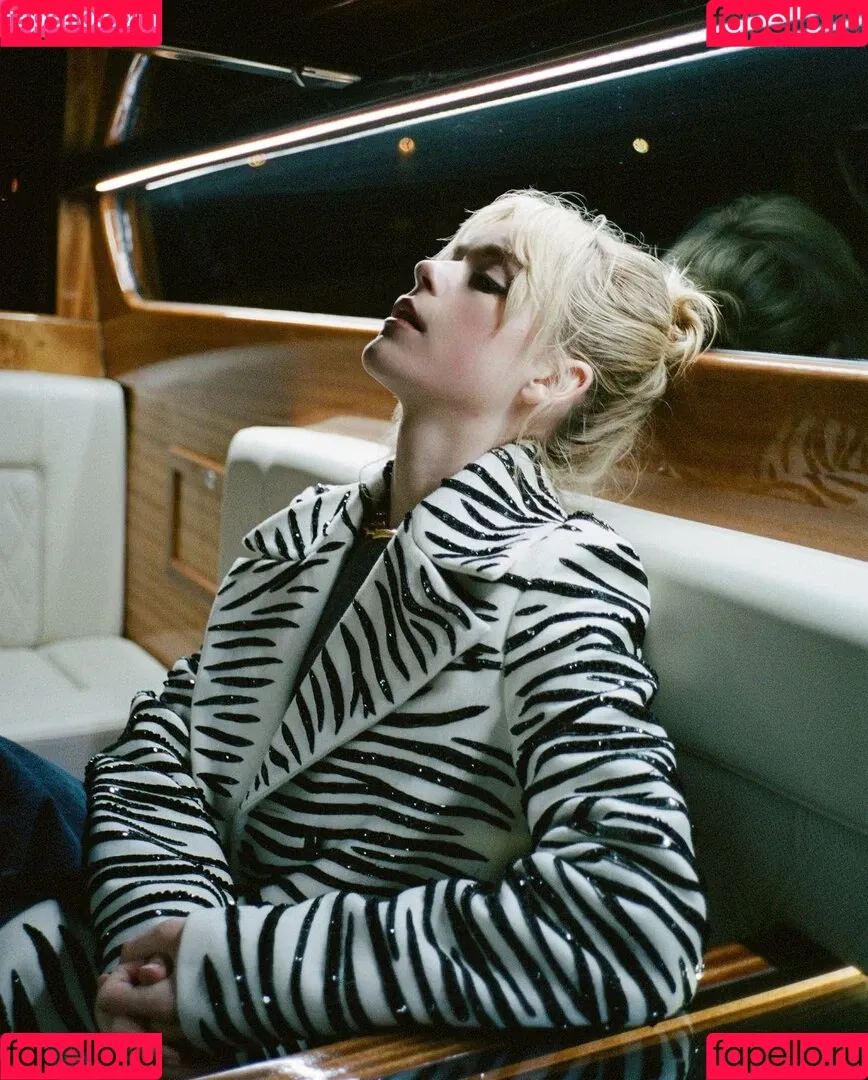 AdventuresSabrina / Kiernan Shipka / kiernanshipka Onlyfans Photo Gallery 
