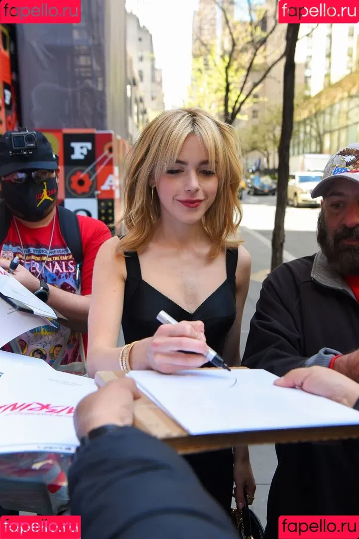 AdventuresSabrina / Kiernan Shipka / kiernanshipka Onlyfans Photo Gallery 