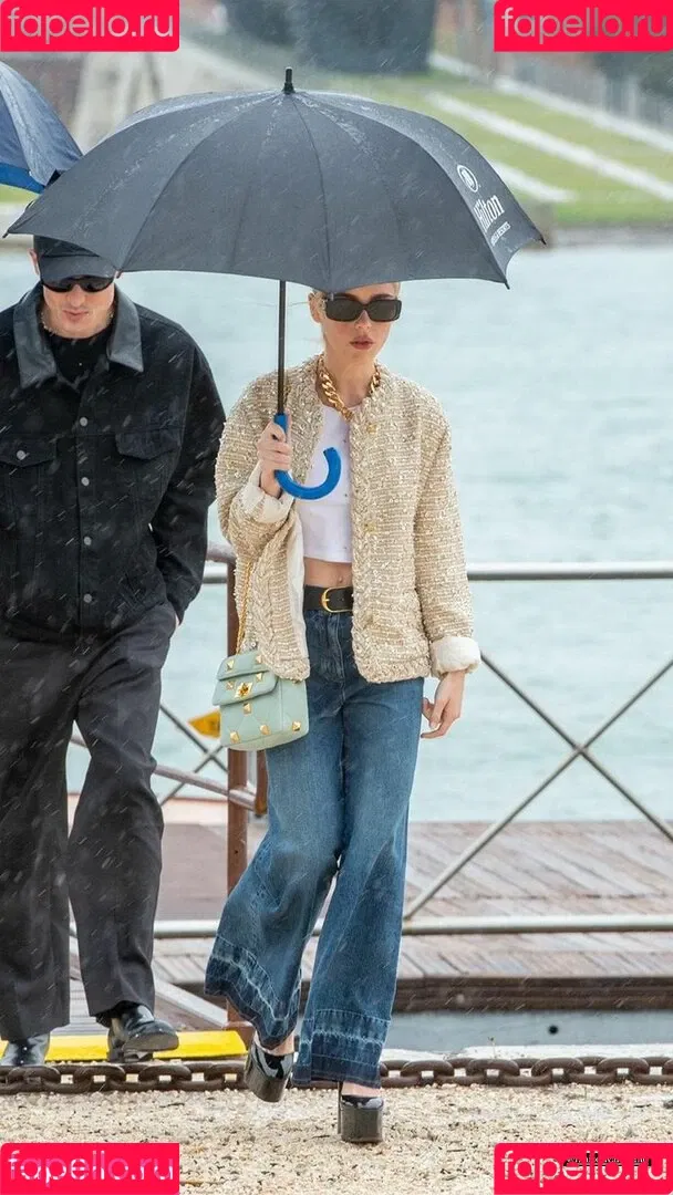 AdventuresSabrina / Kiernan Shipka / kiernanshipka Onlyfans Photo Gallery 