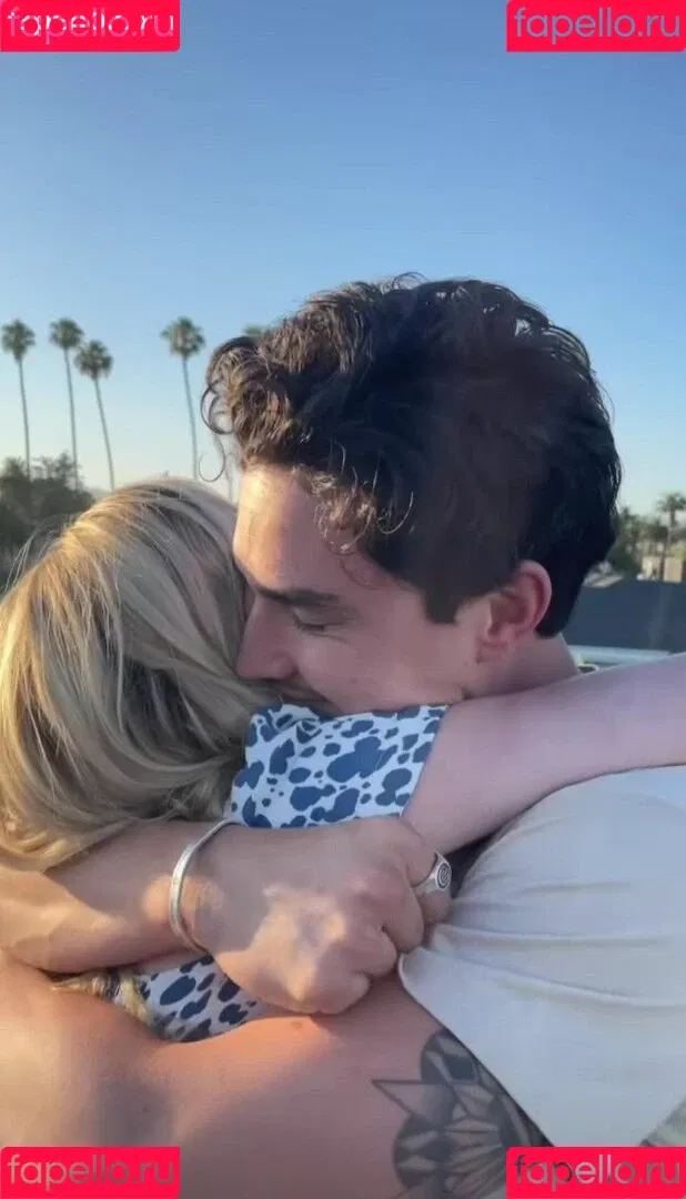 AdventuresSabrina / Kiernan Shipka / kiernanshipka Onlyfans Photo Gallery 