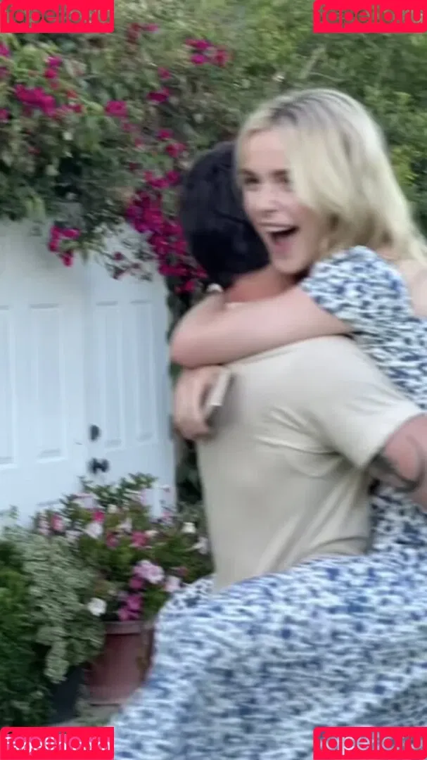 AdventuresSabrina / Kiernan Shipka / kiernanshipka Onlyfans Photo Gallery 