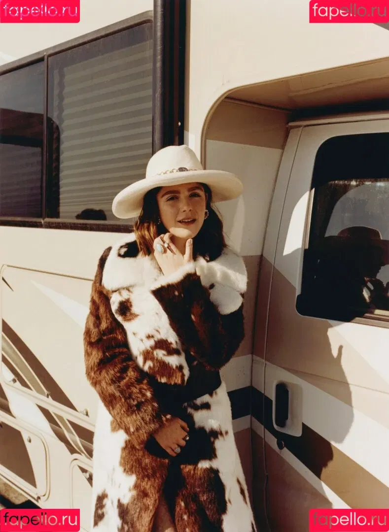 AdventuresSabrina / Kiernan Shipka / kiernanshipka Onlyfans Photo Gallery 