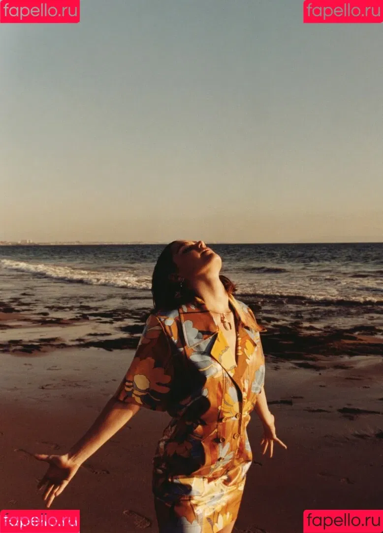 AdventuresSabrina / Kiernan Shipka / kiernanshipka Onlyfans Photo Gallery 