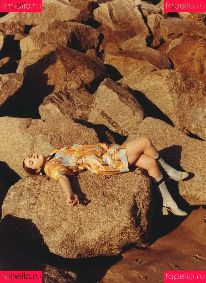 AdventuresSabrina / Kiernan Shipka / kiernanshipka Onlyfans Photo Gallery 