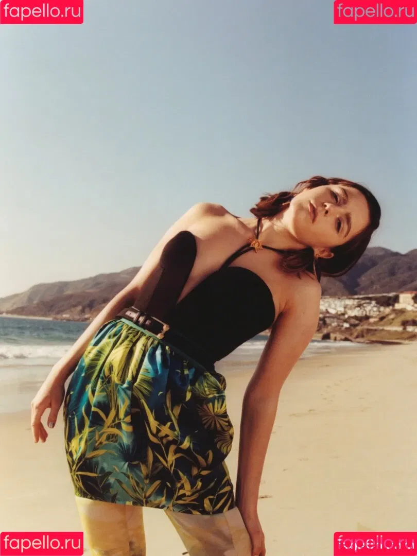 AdventuresSabrina / Kiernan Shipka / kiernanshipka Onlyfans Photo Gallery 