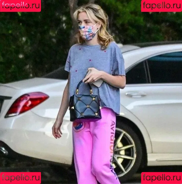 AdventuresSabrina / Kiernan Shipka / kiernanshipka Onlyfans Photo Gallery 