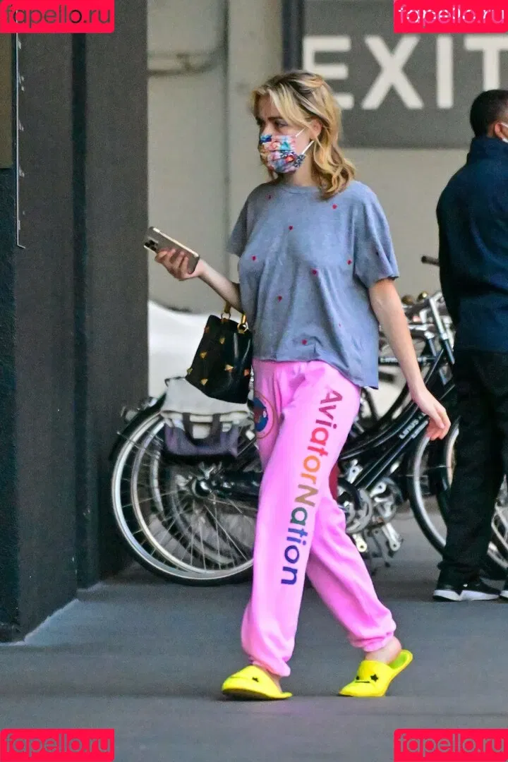AdventuresSabrina / Kiernan Shipka / kiernanshipka Onlyfans Photo Gallery 