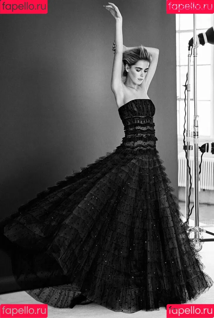 AdventuresSabrina / Kiernan Shipka / kiernanshipka Onlyfans Photo Gallery 