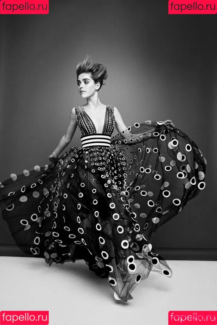 AdventuresSabrina / Kiernan Shipka / kiernanshipka Onlyfans Photo Gallery 