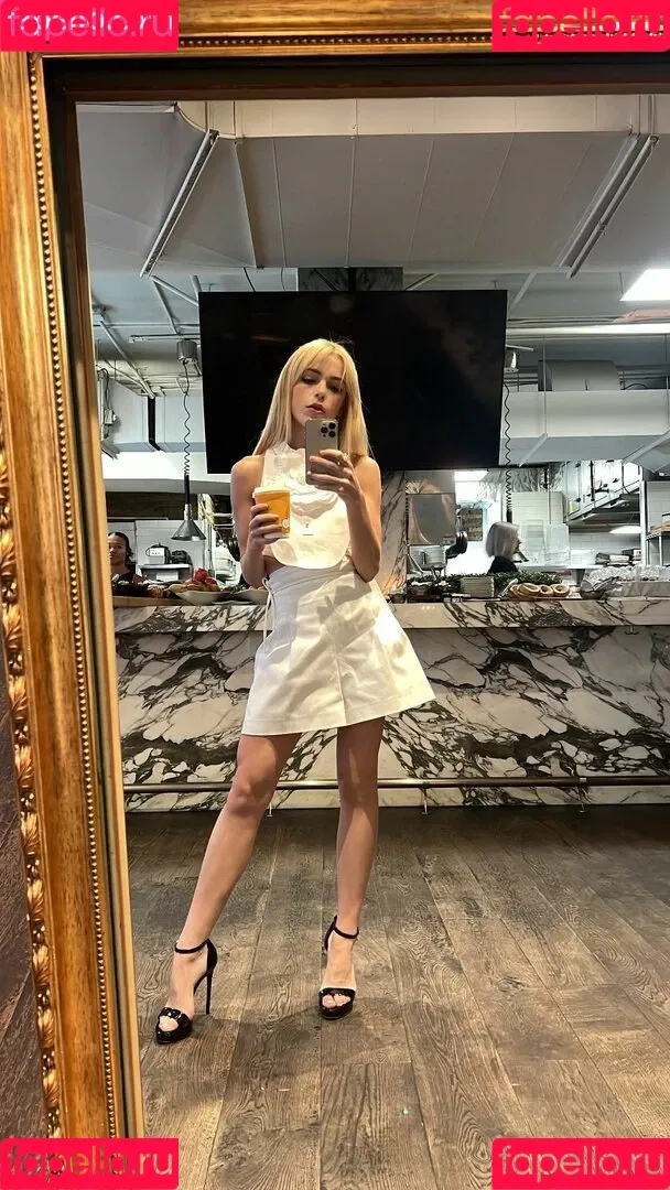 AdventuresSabrina / Kiernan Shipka / kiernanshipka Onlyfans Photo Gallery 