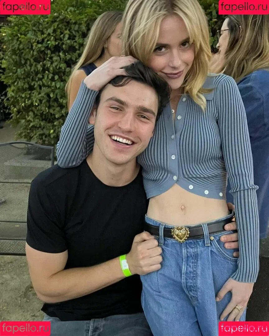 AdventuresSabrina / Kiernan Shipka / kiernanshipka Onlyfans Photo Gallery 