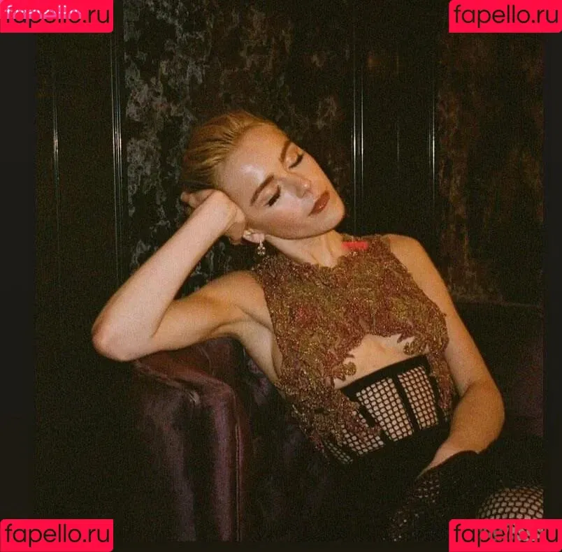 AdventuresSabrina / Kiernan Shipka / kiernanshipka Onlyfans Photo Gallery 
