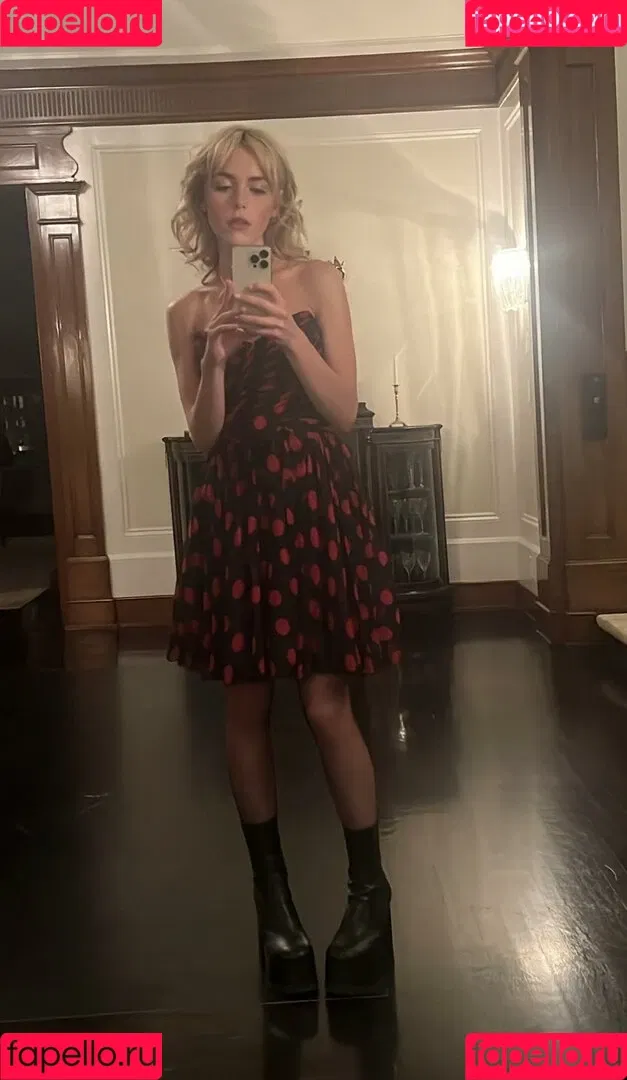 AdventuresSabrina / Kiernan Shipka / kiernanshipka Onlyfans Photo Gallery 