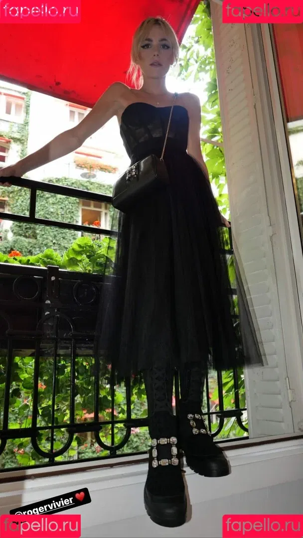 AdventuresSabrina / Kiernan Shipka / kiernanshipka Onlyfans Photo Gallery 