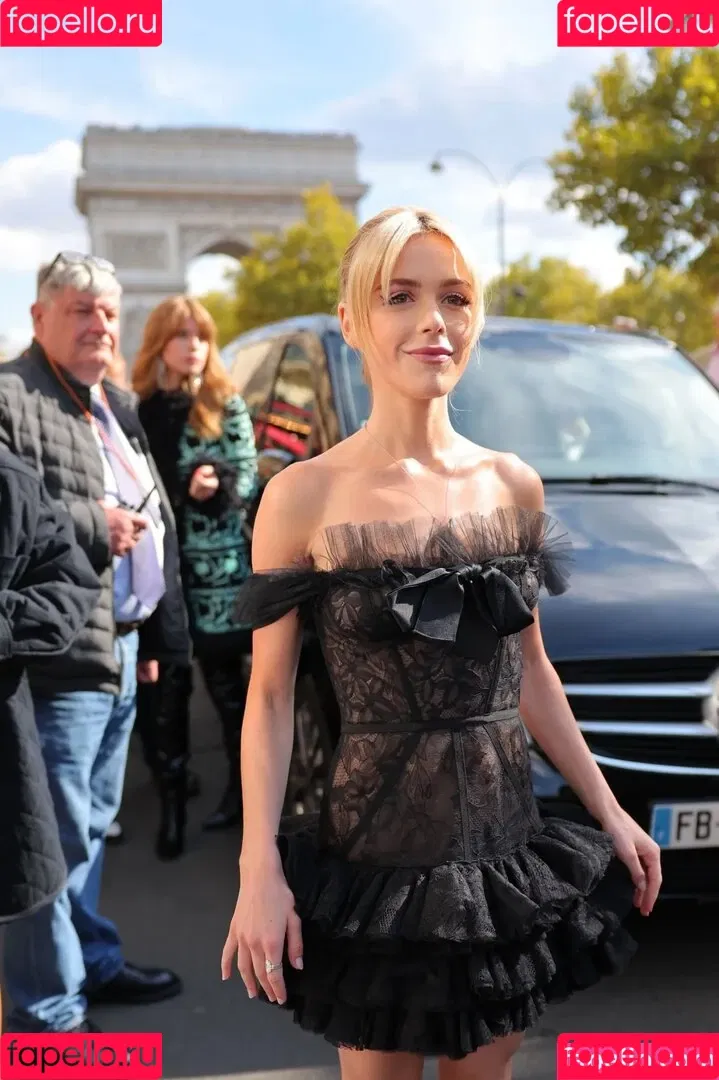 AdventuresSabrina / Kiernan Shipka / kiernanshipka Onlyfans Photo Gallery 