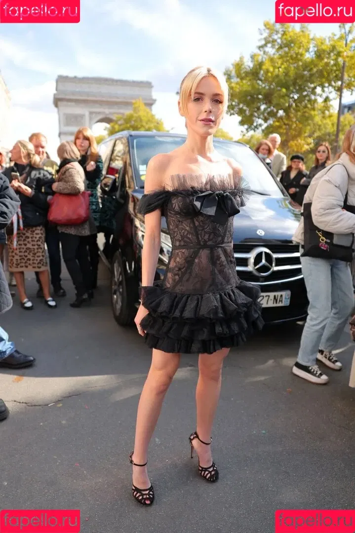 AdventuresSabrina / Kiernan Shipka / kiernanshipka Onlyfans Photo Gallery 