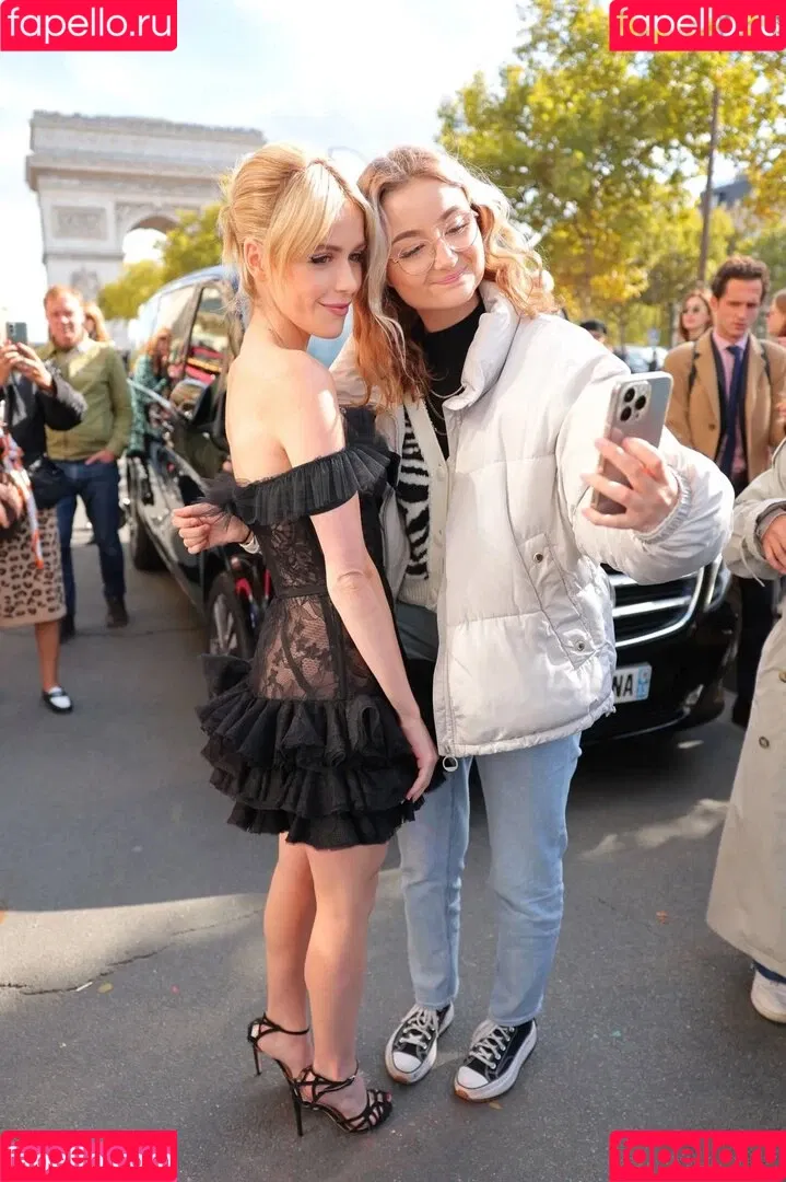 AdventuresSabrina / Kiernan Shipka / kiernanshipka Onlyfans Photo Gallery 