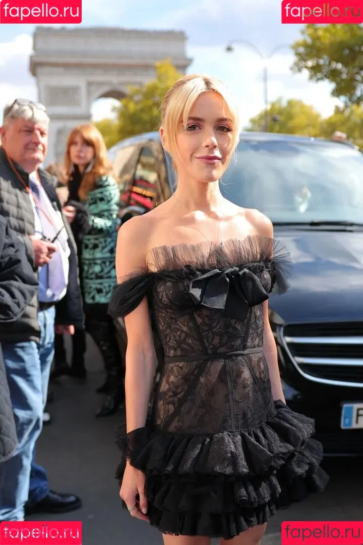 AdventuresSabrina / Kiernan Shipka / kiernanshipka Onlyfans Photo Gallery 