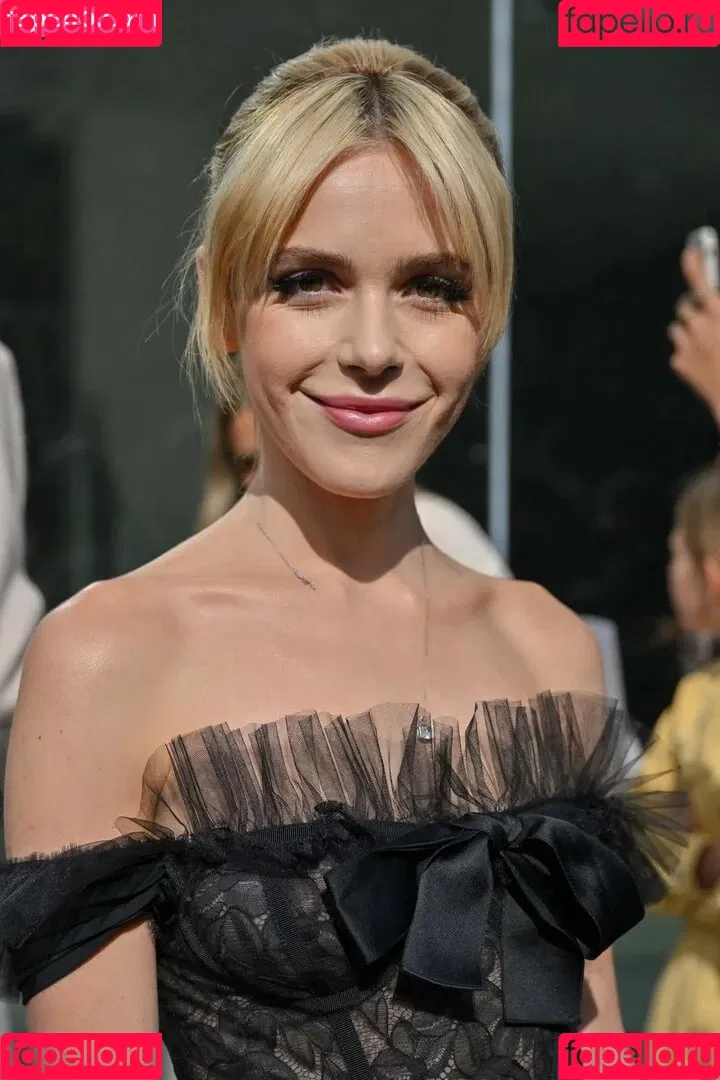AdventuresSabrina / Kiernan Shipka / kiernanshipka Onlyfans Photo Gallery 