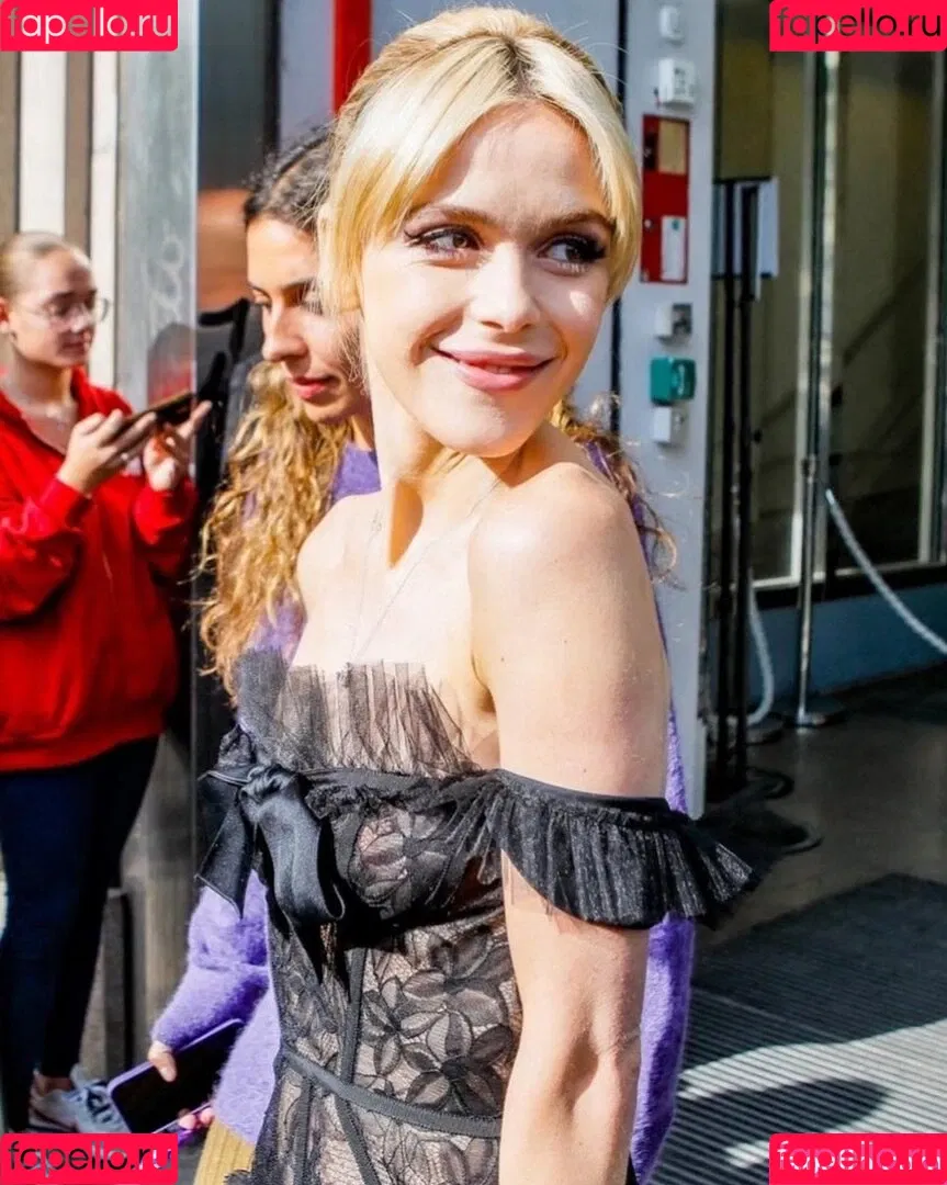 AdventuresSabrina / Kiernan Shipka / kiernanshipka Onlyfans Photo Gallery 