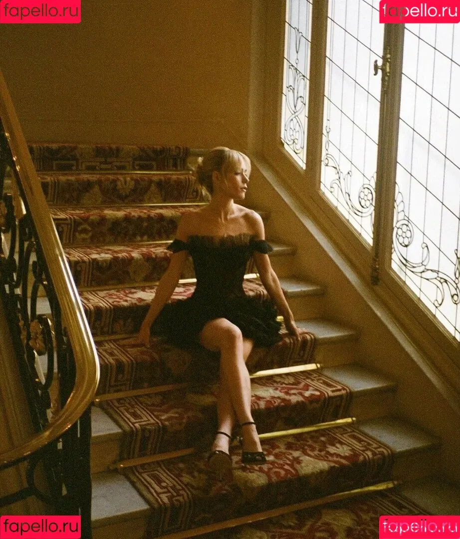 AdventuresSabrina / Kiernan Shipka / kiernanshipka Onlyfans Photo Gallery 