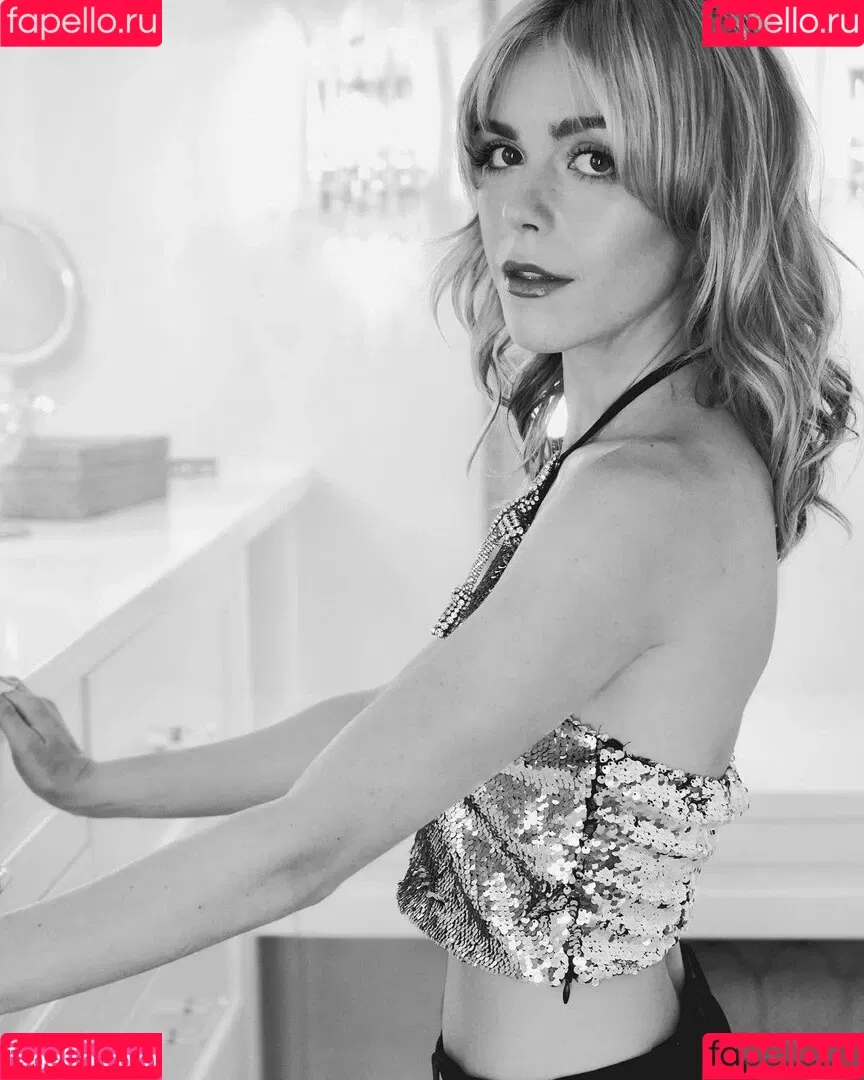 AdventuresSabrina / Kiernan Shipka / kiernanshipka Onlyfans Photo Gallery 
