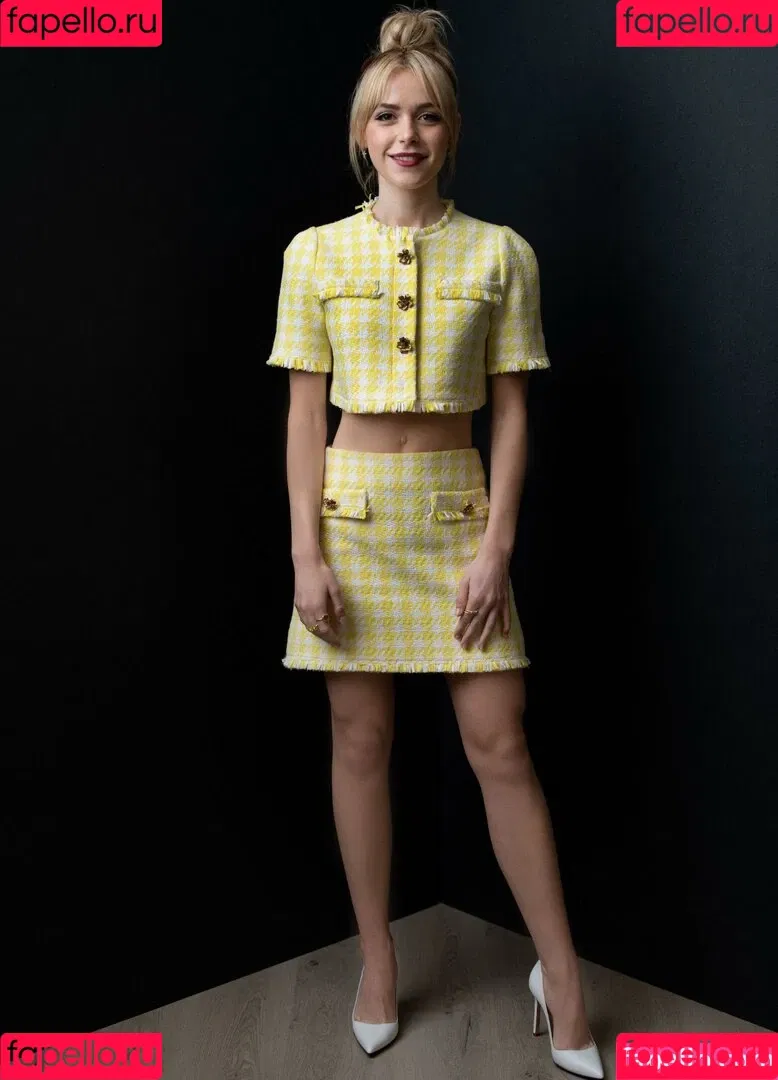 AdventuresSabrina / Kiernan Shipka / kiernanshipka Onlyfans Photo Gallery 