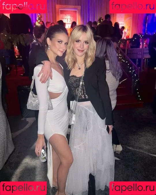 AdventuresSabrina / Kiernan Shipka / kiernanshipka Onlyfans Photo Gallery 