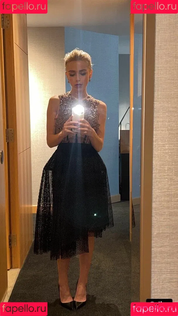 AdventuresSabrina / Kiernan Shipka / kiernanshipka Onlyfans Photo Gallery 
