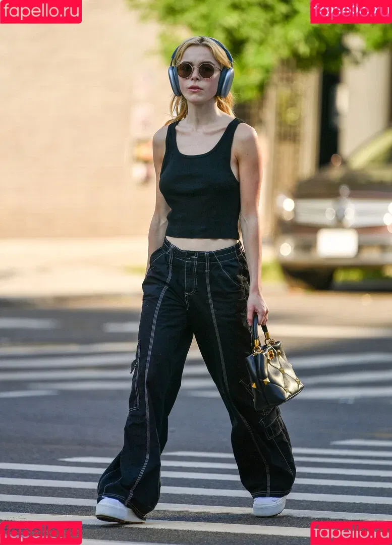 AdventuresSabrina / Kiernan Shipka / kiernanshipka Onlyfans Photo Gallery 