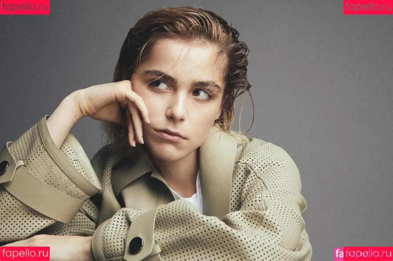 AdventuresSabrina / Kiernan Shipka / kiernanshipka Onlyfans Photo Gallery 