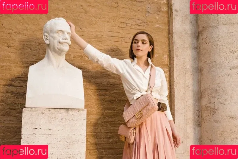 AdventuresSabrina / Kiernan Shipka / kiernanshipka Onlyfans Photo Gallery 