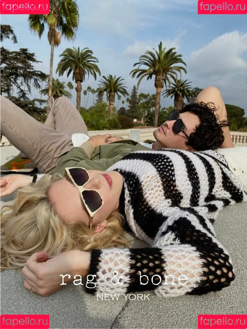 AdventuresSabrina / Kiernan Shipka / kiernanshipka Onlyfans Photo Gallery 