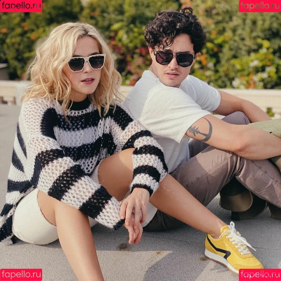 AdventuresSabrina / Kiernan Shipka / kiernanshipka Onlyfans Photo Gallery 