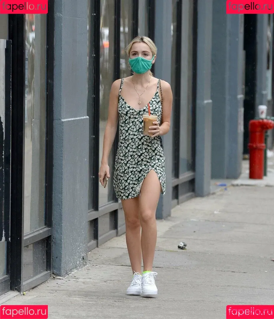 AdventuresSabrina / Kiernan Shipka / kiernanshipka Onlyfans Photo Gallery 