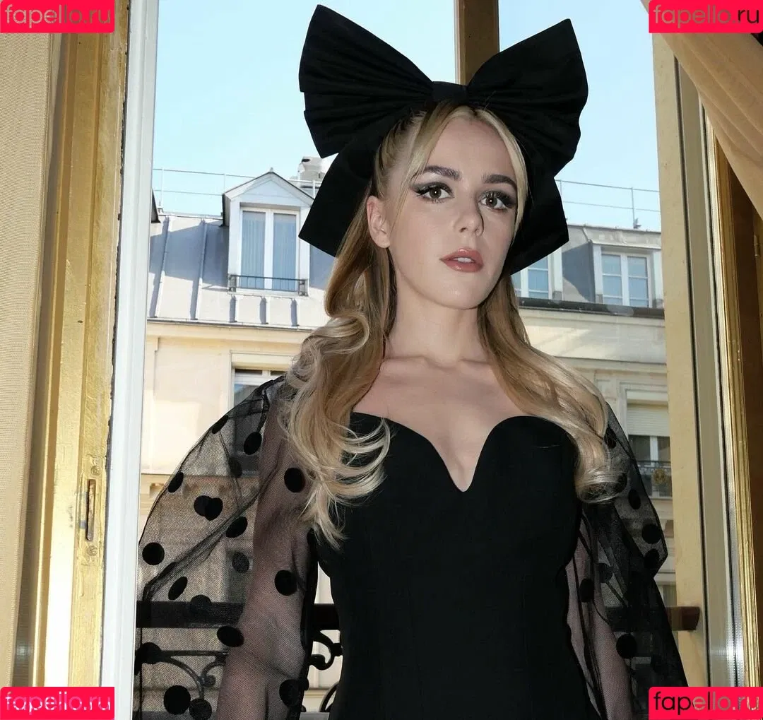AdventuresSabrina / Kiernan Shipka / kiernanshipka Onlyfans Photo Gallery 