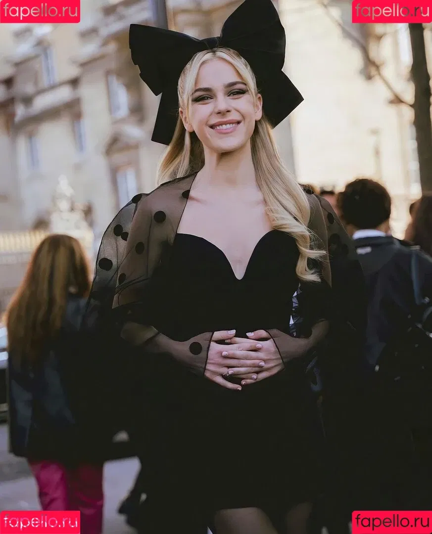 AdventuresSabrina / Kiernan Shipka / kiernanshipka Onlyfans Photo Gallery 