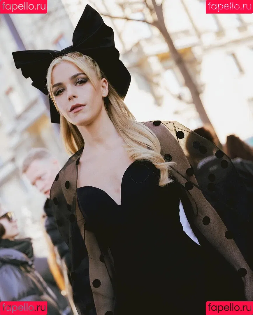 AdventuresSabrina / Kiernan Shipka / kiernanshipka Onlyfans Photo Gallery 